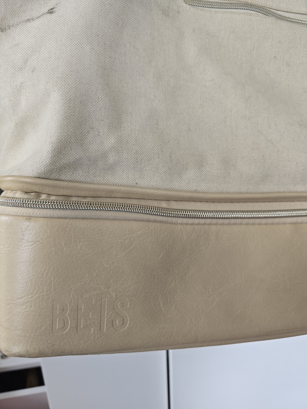 Beis Canvas Weekender Bag in Beige - Picture 3 of 7